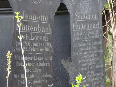 Ett gift pars gravstenar.